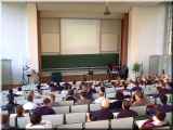 Der gro&szlig;e Meister betritt den Saal
