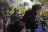 SM grinsend, Vic diskutierend SM grinsend, Vic diskutierend